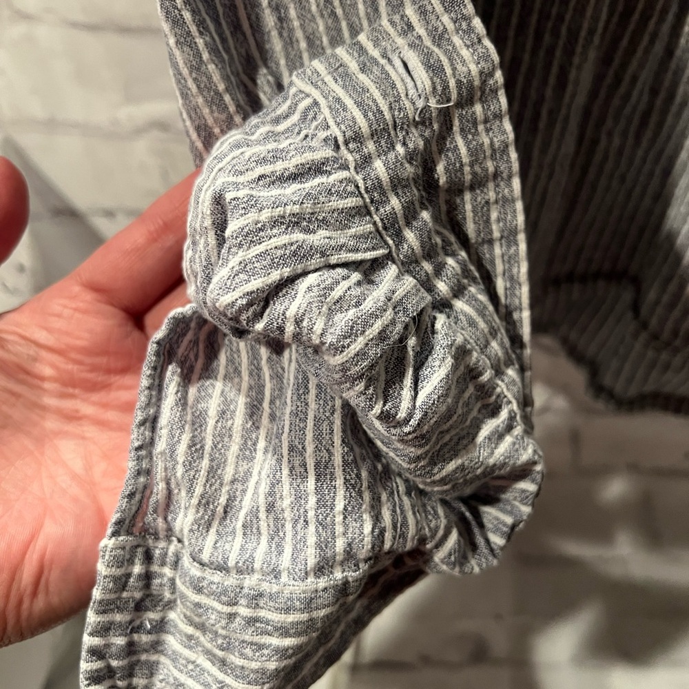 Universal Thread Button Half Button Down Top - Picture 5 of 7